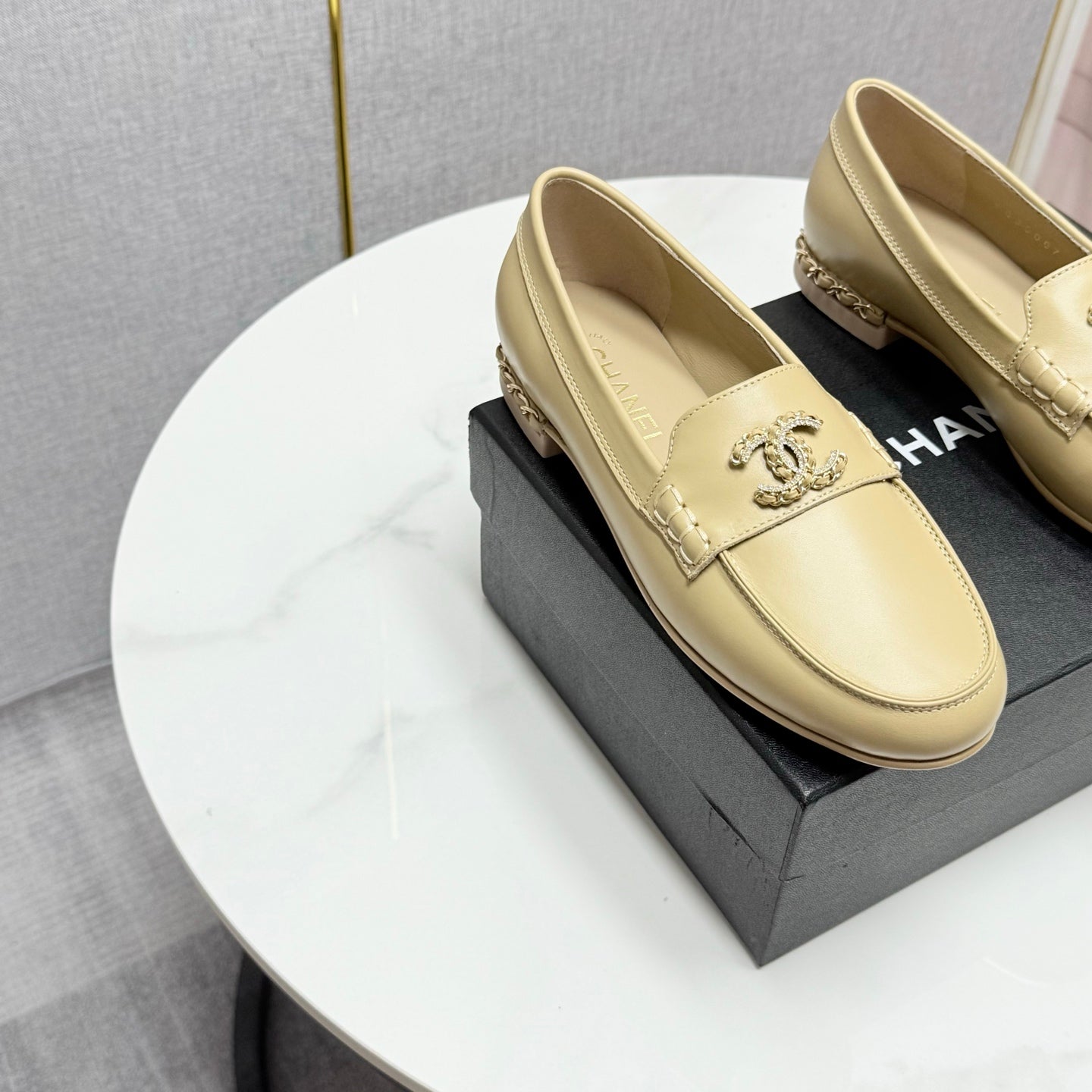 CC LOAFER 25S IN WARM BEIGE LAMBSKIN WITH GOLD HARDWARE