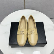 CC LOAFER 25S IN WARM BEIGE LAMBSKIN WITH GOLD HARDWARE