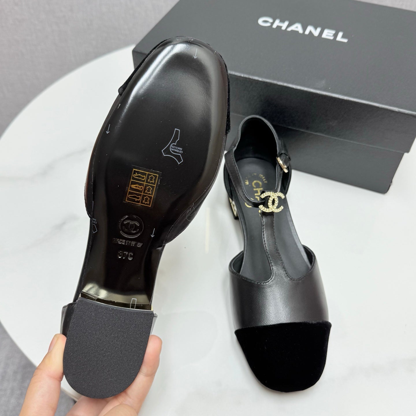 CC MARY JANE 25S IN BLACK LAMBSKIN AND SUEDE WITH PEARL HEEL