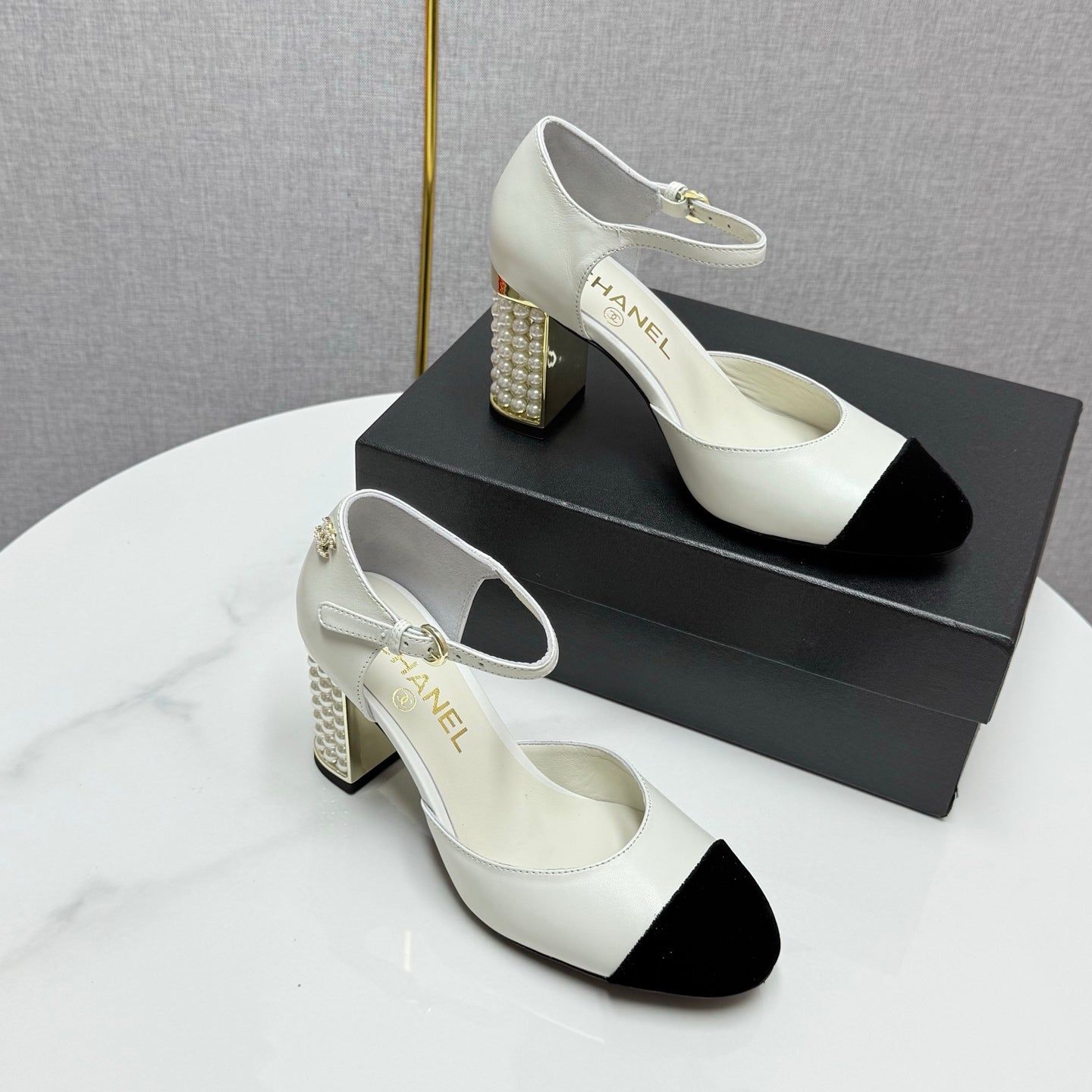 CC MARY JANE HEELS 25S IN WHITE LAMBSKIN AND BLACK SUEDE WITH PEARL HEEL STYLE 4