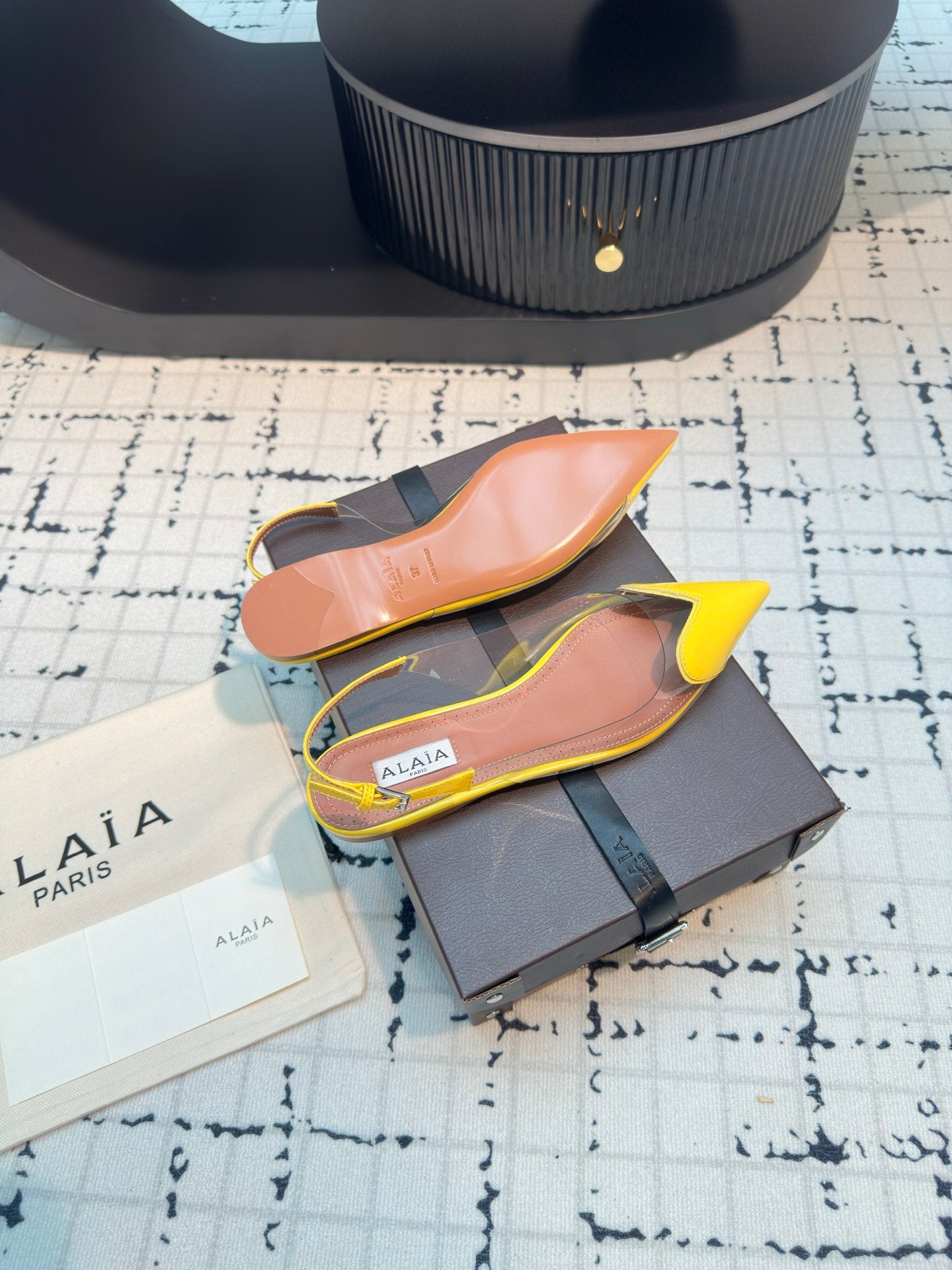 ALAIA FLAT SLINGBACK IN YELLOW PATENT CALFSKIN AND FILM