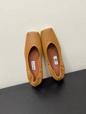 ALAIA BALLET FLATS IN COPPER BROWN SMOOTH CALFSKIN