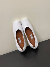 ALAIA BALLET FLATS IN WHITE SMOOTH CALFSKIN