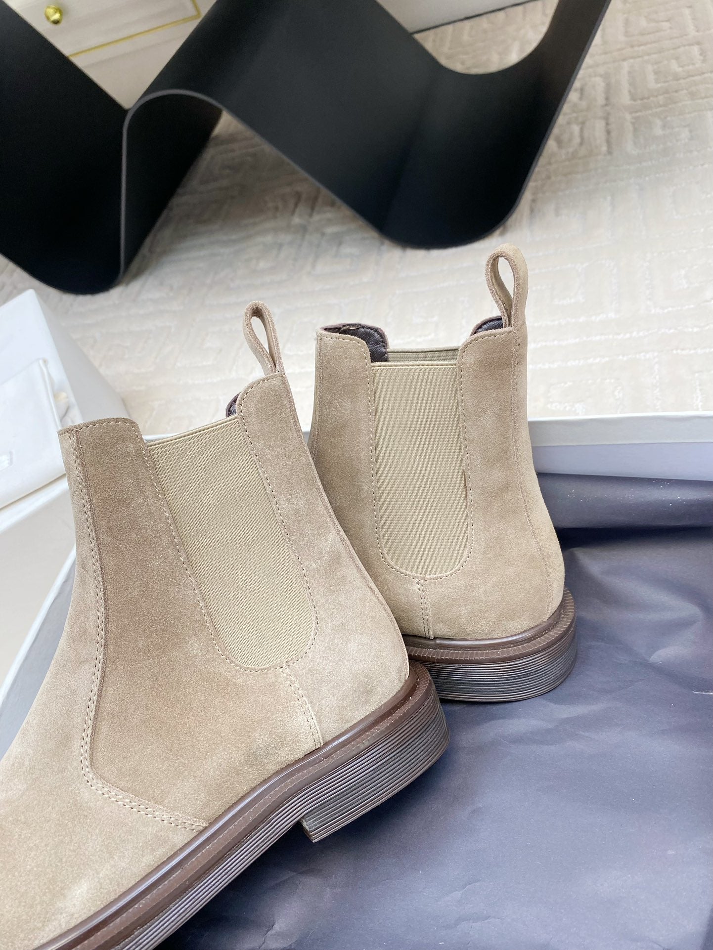 ANKLE BOOTS IN LIGHT BROWN SUEDE