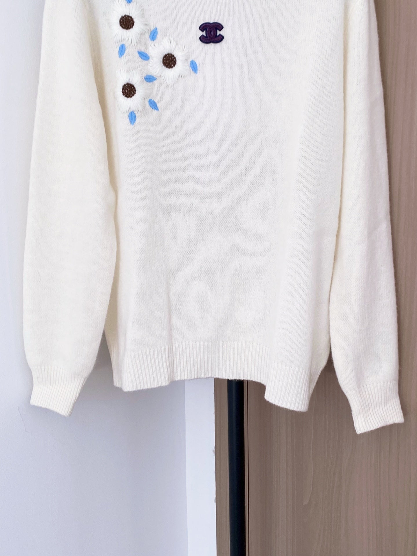 CHANEL 26S CREW NECK SWEATER 857