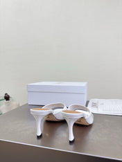 DIOR 26S KITTEN HEEL MULE SANDALS IN WHITE PATENT CALFSKIN WITH LOGO