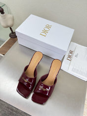 DIOR 26S KITTEN HEEL MULE SANDALS IN BURGUNDY RED PATENT CALFSKIN WITH LOGO