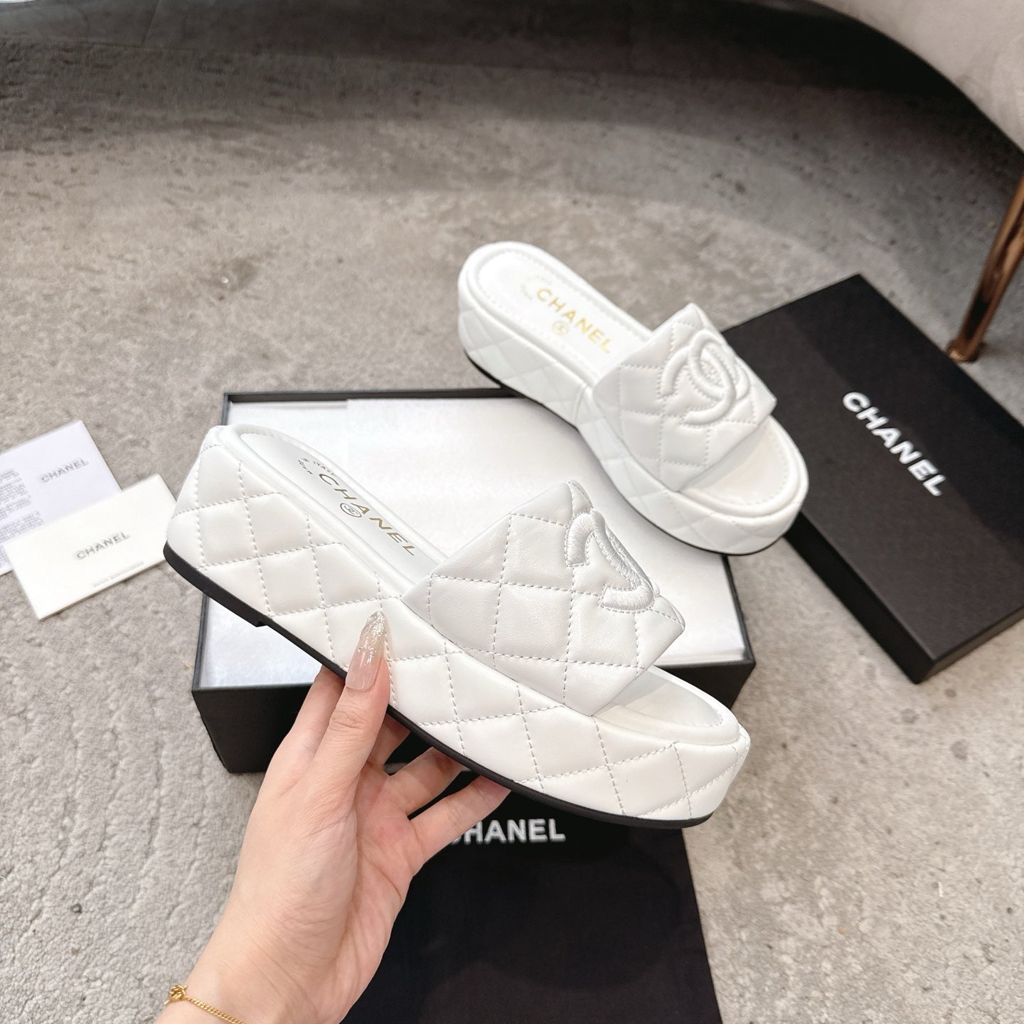 WEDGE HEELS IN WHITE CALFSKIN QUILTED