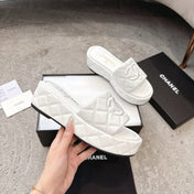 WEDGE HEELS IN WHITE CALFSKIN QUILTED