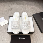 WEDGE HEELS IN WHITE CALFSKIN QUILTED