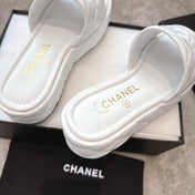 WEDGE HEELS IN WHITE CALFSKIN QUILTED