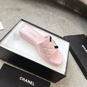 SLIPPERS IN PINK CALFSKIN QUILTED