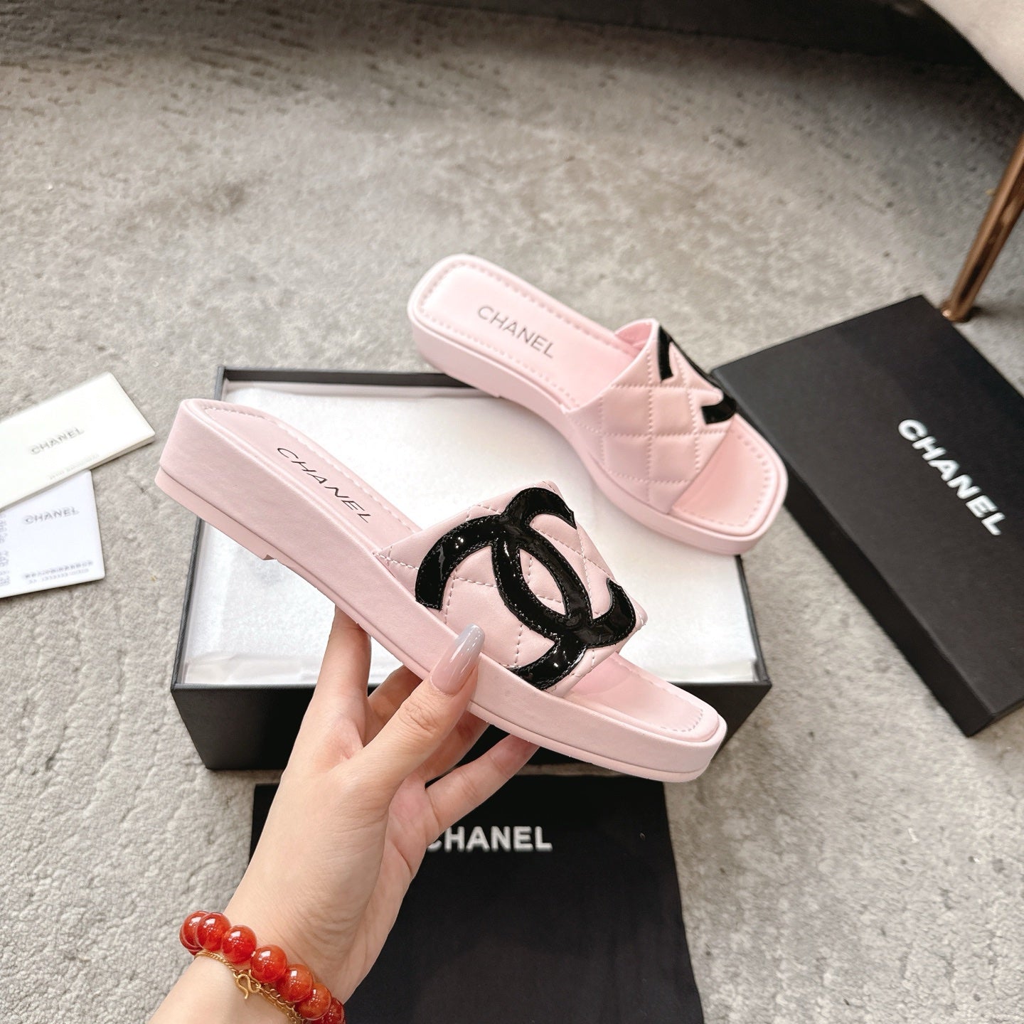 SLIPPERS IN PINK CALFSKIN QUILTED