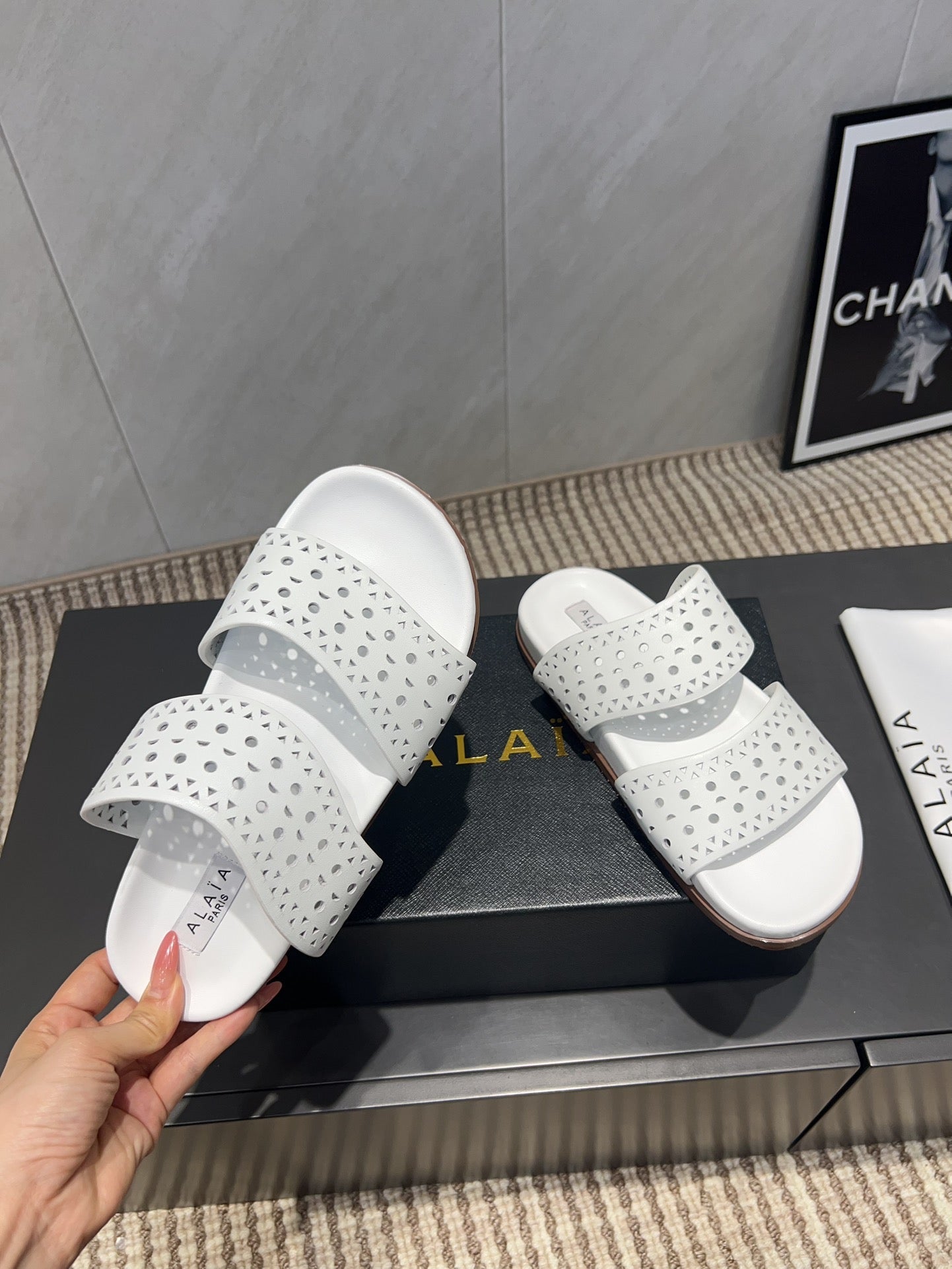 ALAIA CHUNKY TWO-STRAP SLIDES 25S IN WHITE CALFSKIN