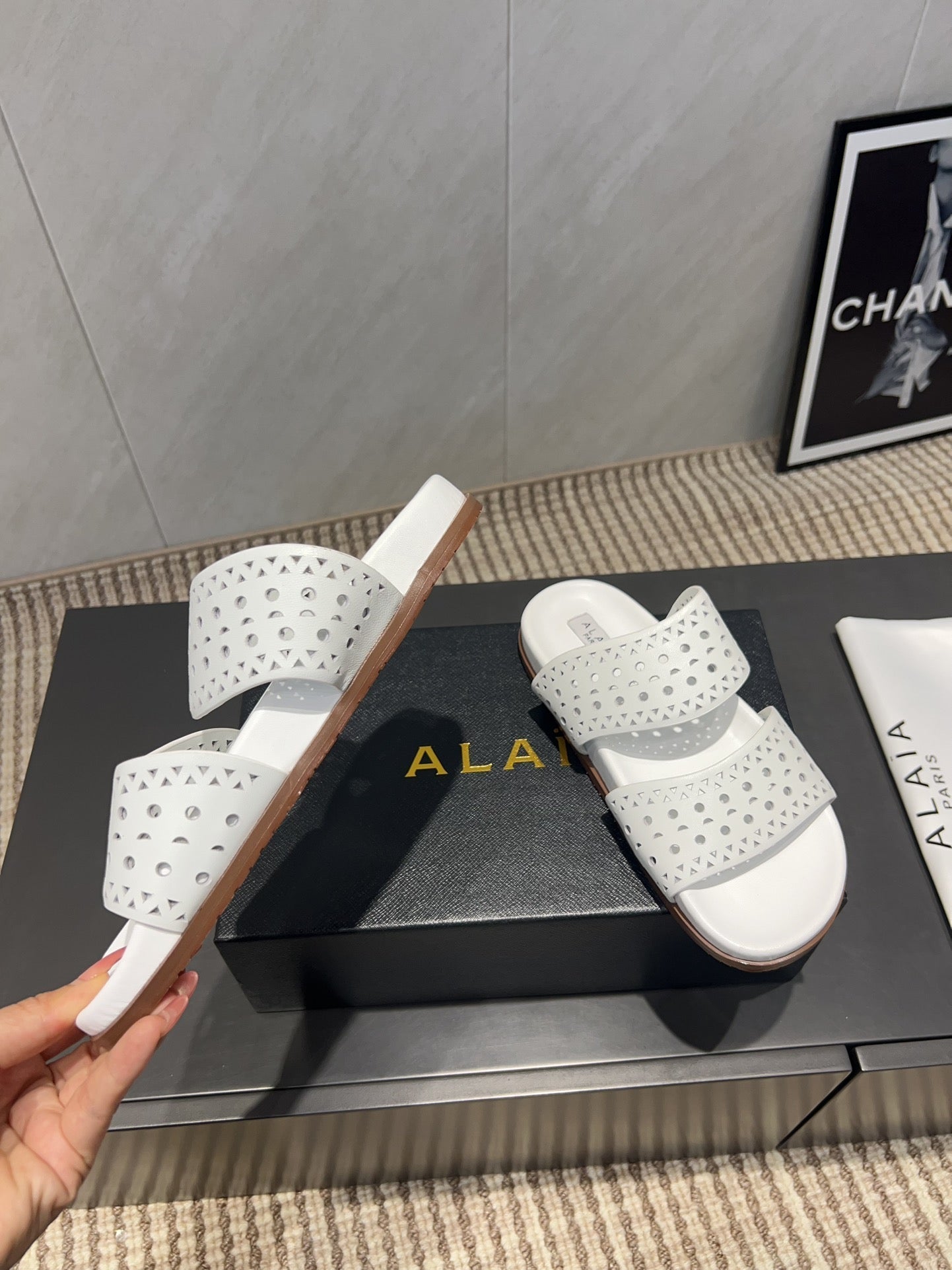 ALAIA CHUNKY TWO-STRAP SLIDES 25S IN WHITE CALFSKIN