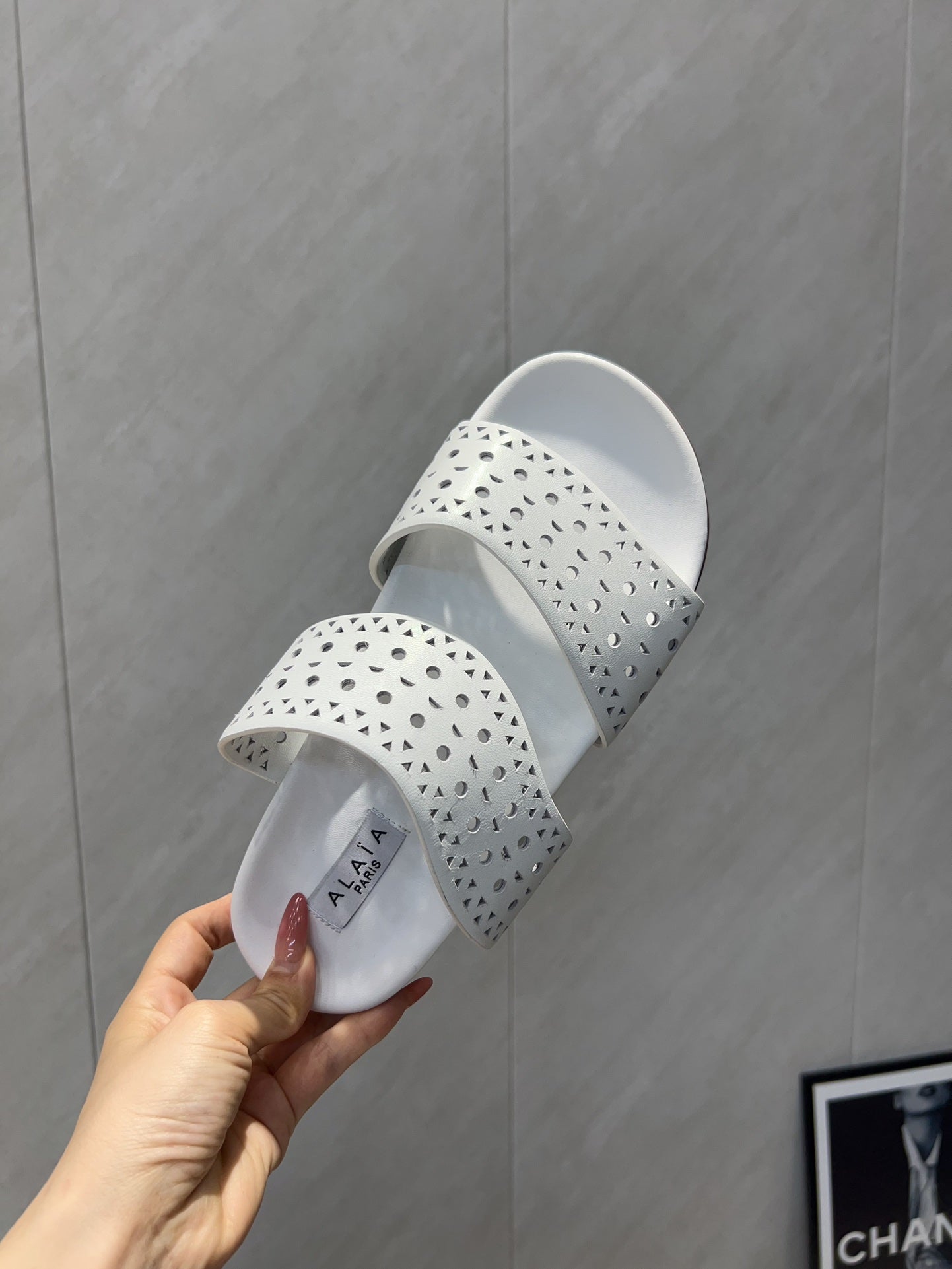 ALAIA CHUNKY TWO-STRAP SLIDES 25S IN WHITE CALFSKIN