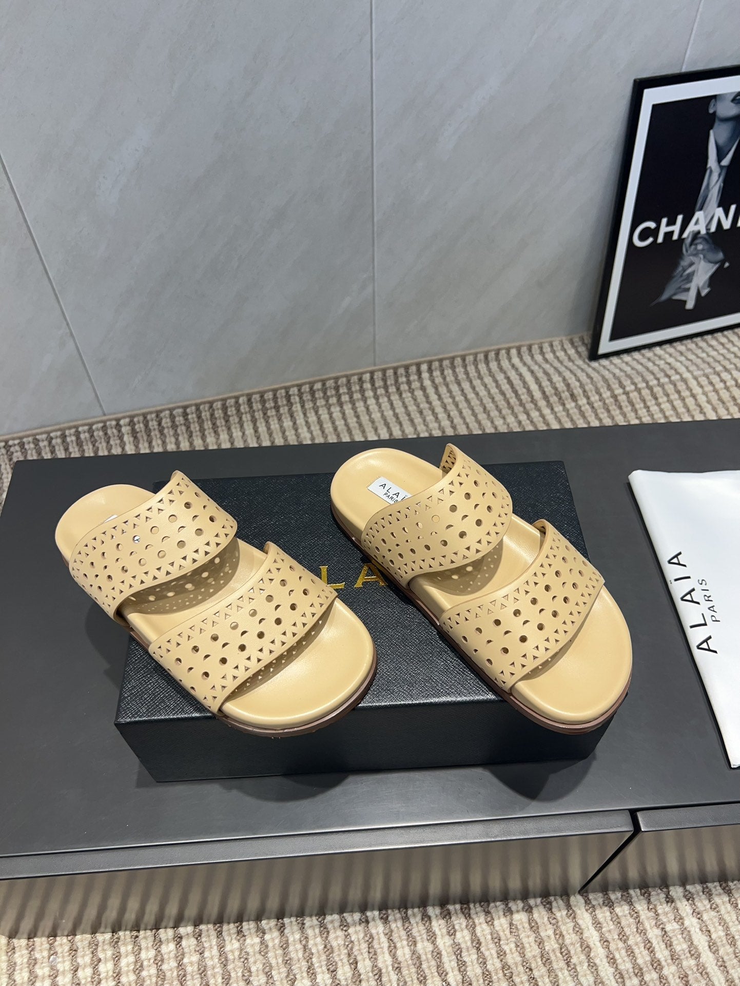 ALAIA CHUNKY TWO-STRAP SLIDES 25S IN BEIGE CALFSKIN