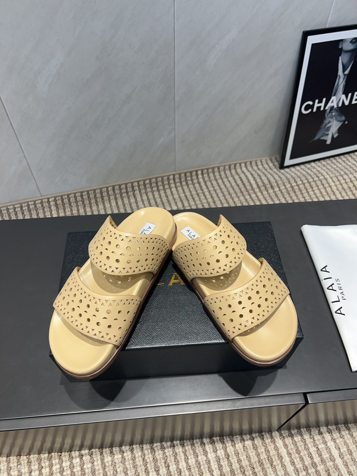 ALAIA CHUNKY TWO-STRAP SLIDES 25S IN BEIGE CALFSKIN