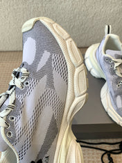UNDER ARMOUR 3XL KNIT SNEAKER IN LIGHT GRAY WHITE AND BLACK POLYESTER