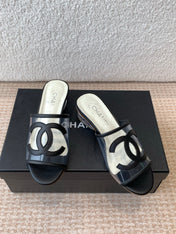 SLIDE SANDALS IN BLACK LAMBSKIN WITH TRANSPARENT PVC