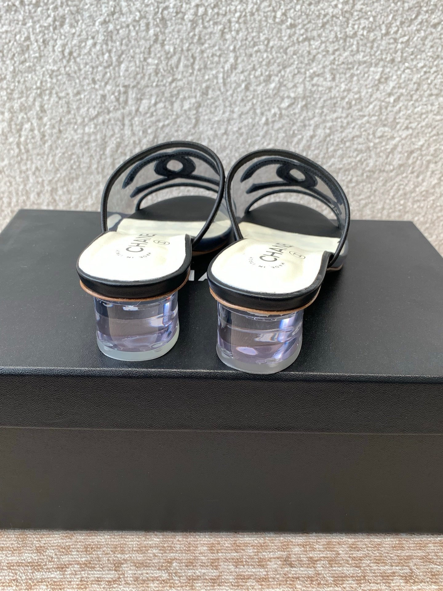 SLIDE SANDALS IN BLACK LAMBSKIN WITH TRANSPARENT PVC