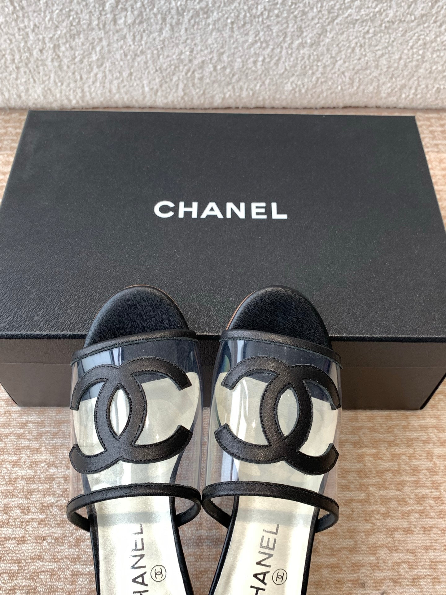 SLIDE SANDALS IN BLACK LAMBSKIN WITH TRANSPARENT PVC