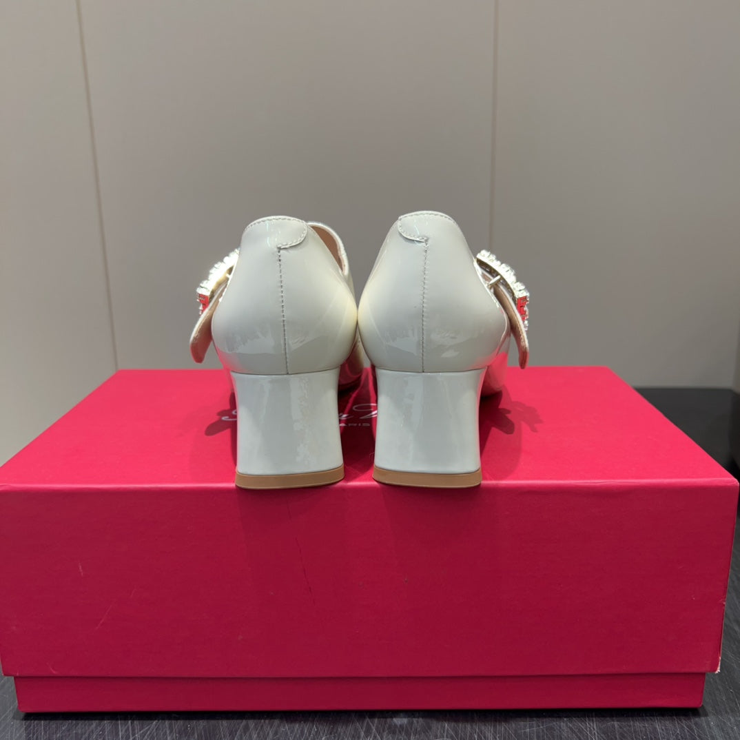 ROGER VIVIER 25S TRÈS VIVIER 50MM IN IVORY CALFSKIN WITH RHINESTONE BUCKLE