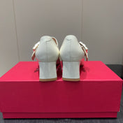 ROGER VIVIER 25S TRÈS VIVIER 50MM IN IVORY CALFSKIN WITH RHINESTONE BUCKLE