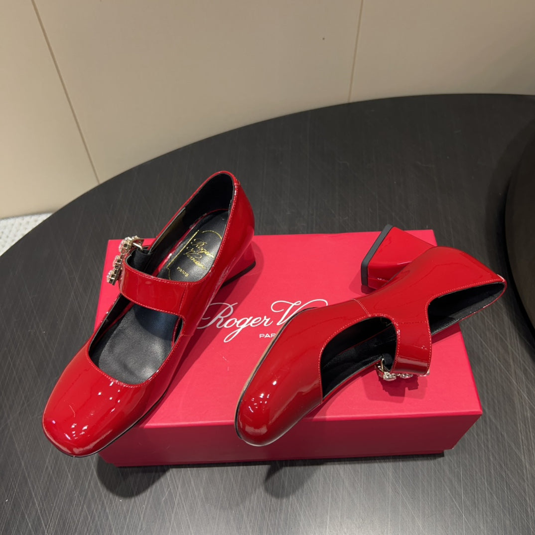 ROGER VIVIER 25S TRÈS VIVIER 50MM IN CRIMSON RED CALFSKIN WITH RHINESTONE BUCKLE