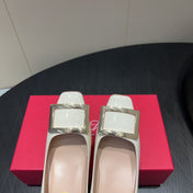 ROGER VIVIER 25S BELLE VIVIER PUMPS 45MM IN IVORY CALFSKIN GOLD BUCKLE