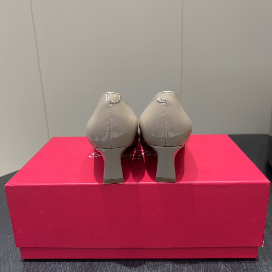 ROGER VIVIER 25S BELLE VIVIER PUMPS 45MM IN NUDE CALFSKIN GOLD BUCKLE