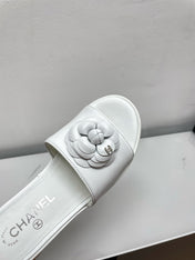 WEDGE PLATFORM WHITE LAMBSKIN WITH FLOWER