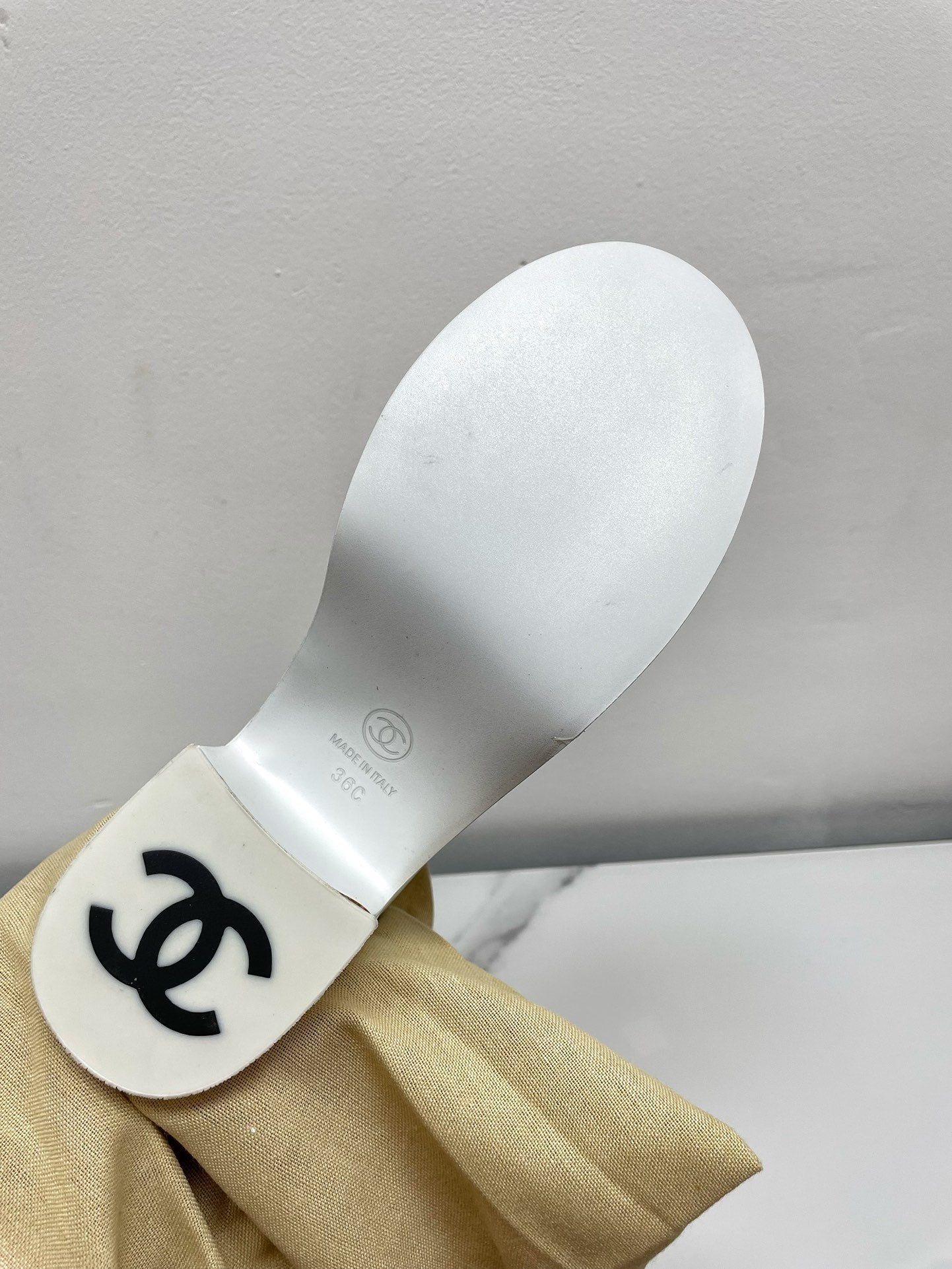 WEDGE PLATFORM WHITE LAMBSKIN WITH FLOWER