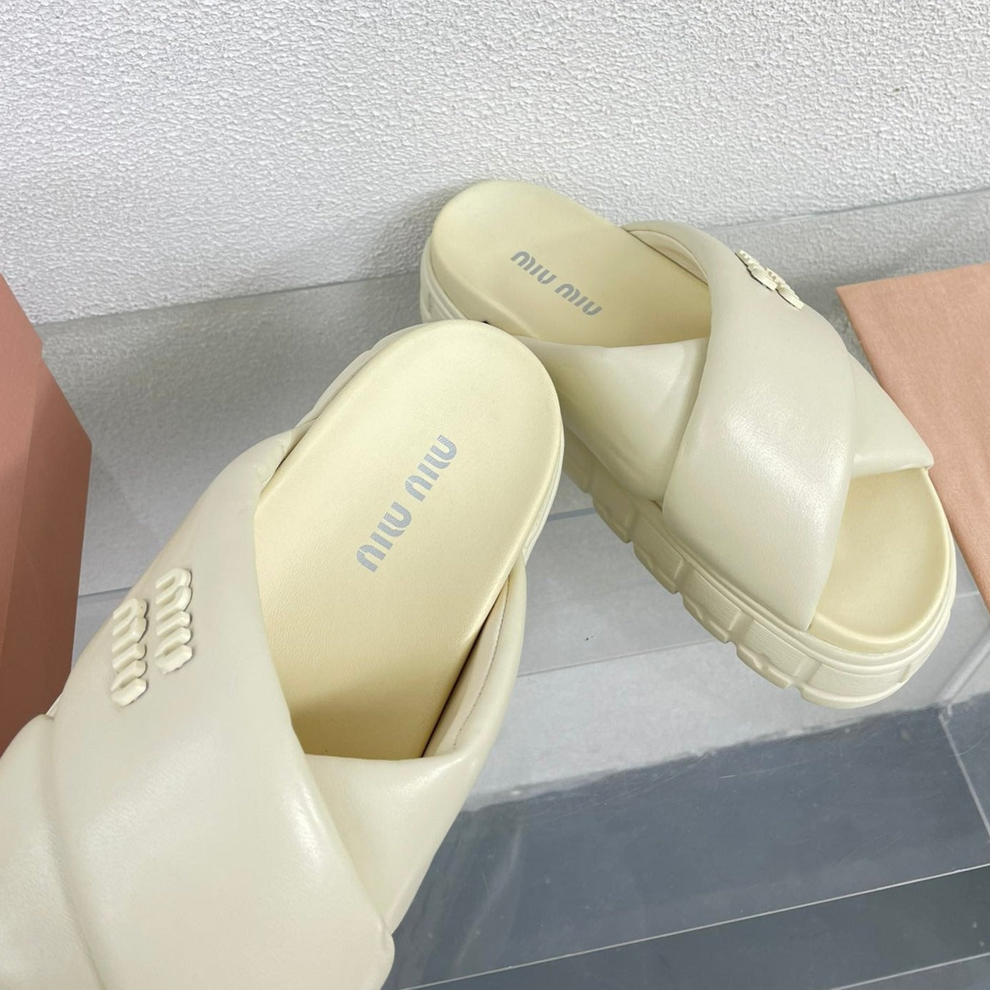 Cross Thick-Soled Light Cream Slippers