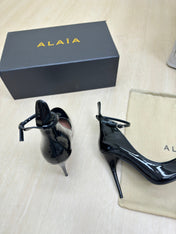 DECOLLETE PUMPS IN BLACK PATENT CALFSKIN
