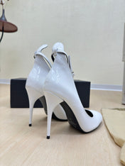 DECOLLETE PUMPS IN WHITE PATENT CALFSKIN