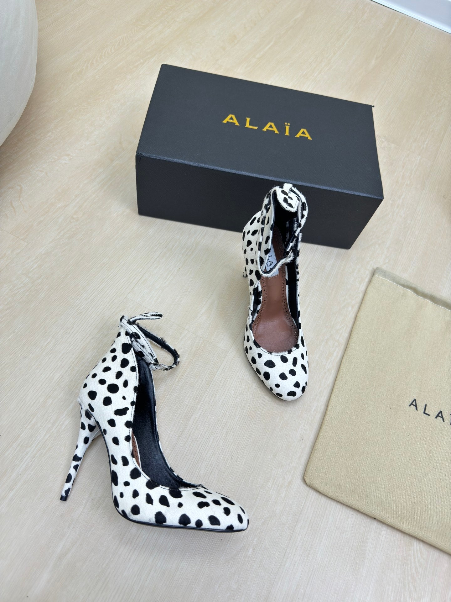 DECOLLETE PUMPS IN BLACK MIX WHITE DOTS HAIRCALF