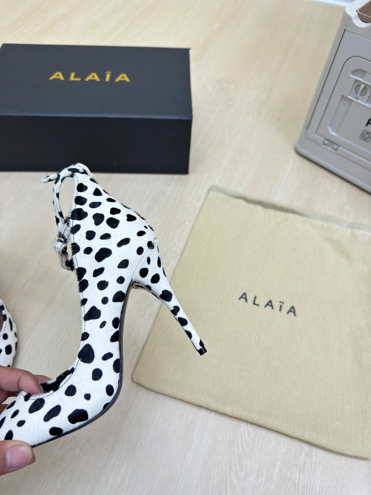 DECOLLETE PUMPS IN BLACK MIX WHITE DOTS HAIRCALF