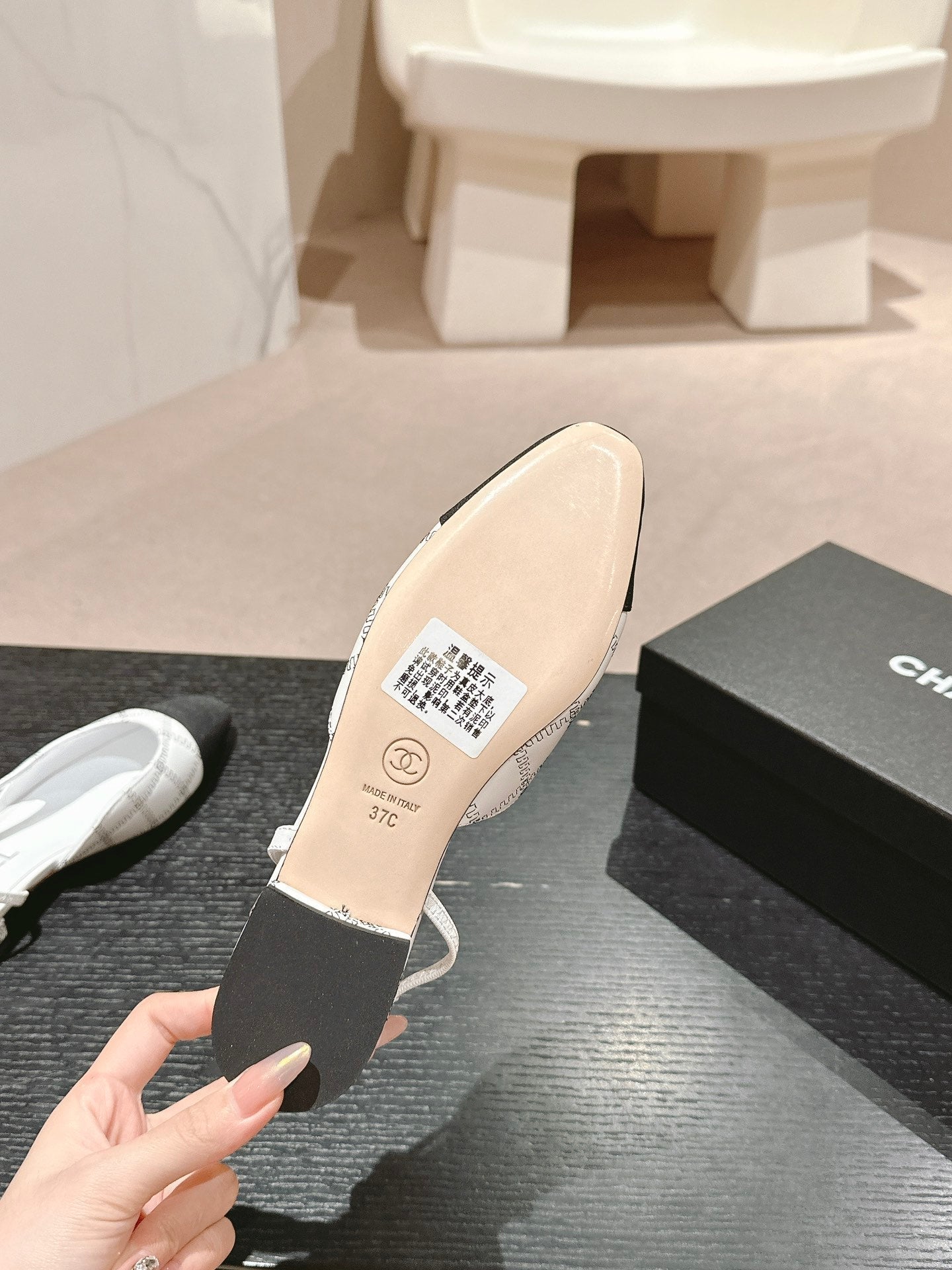 SLINGBACKS IN WHITE LAMBSKIN AND BLACK SATIN