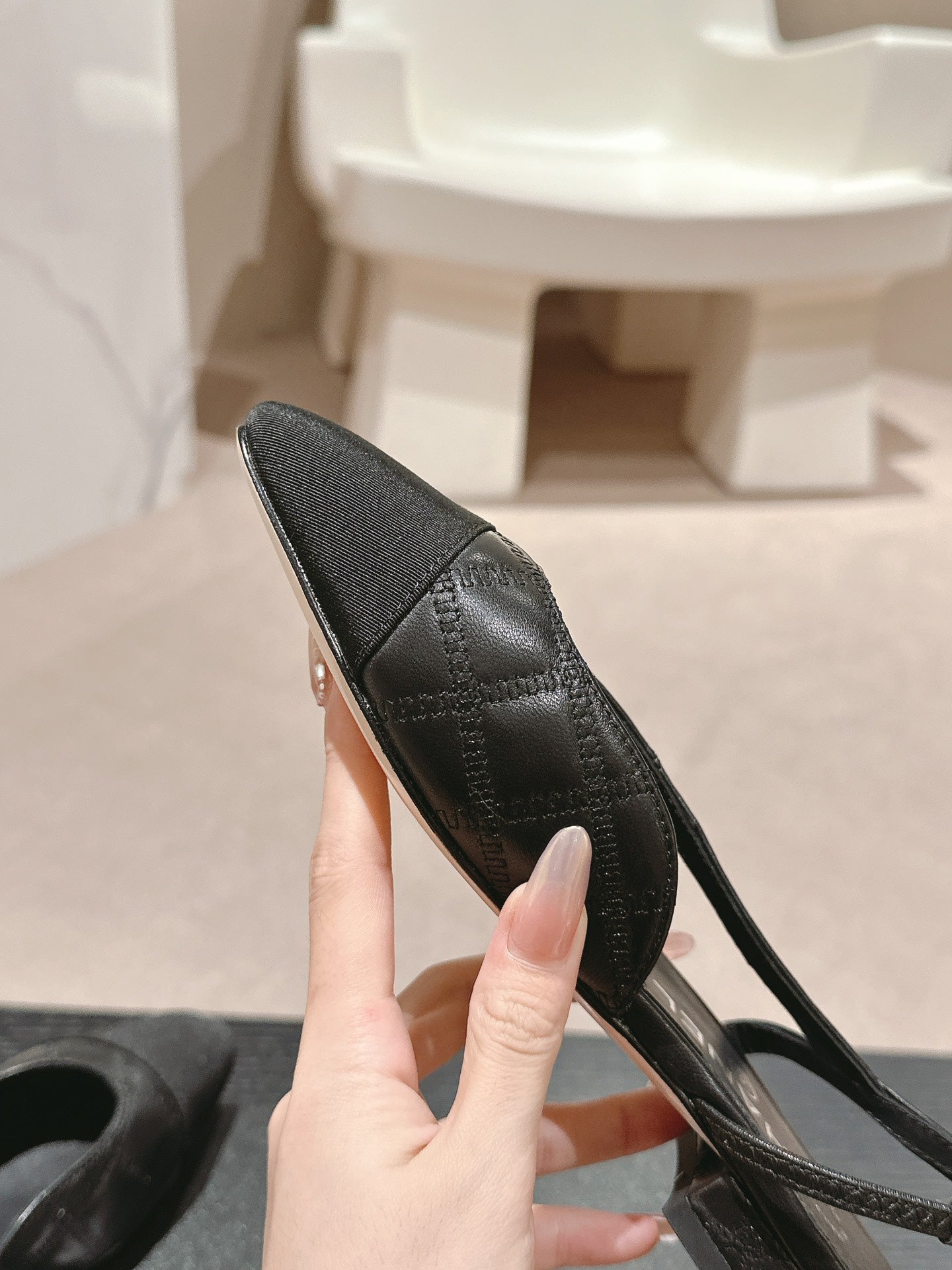 SLINGBACKS IN BLACK LAMBSKIN AND SATIN