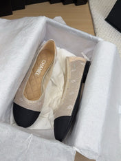 BALLET FLAT IN BLACK FABRIC AND WHITE MESH