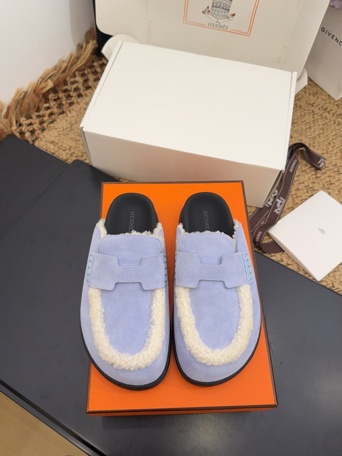 HM 25S MULE IN SOFT LAVENDER BLUE SUEDE MIX WHITE SHEARLING