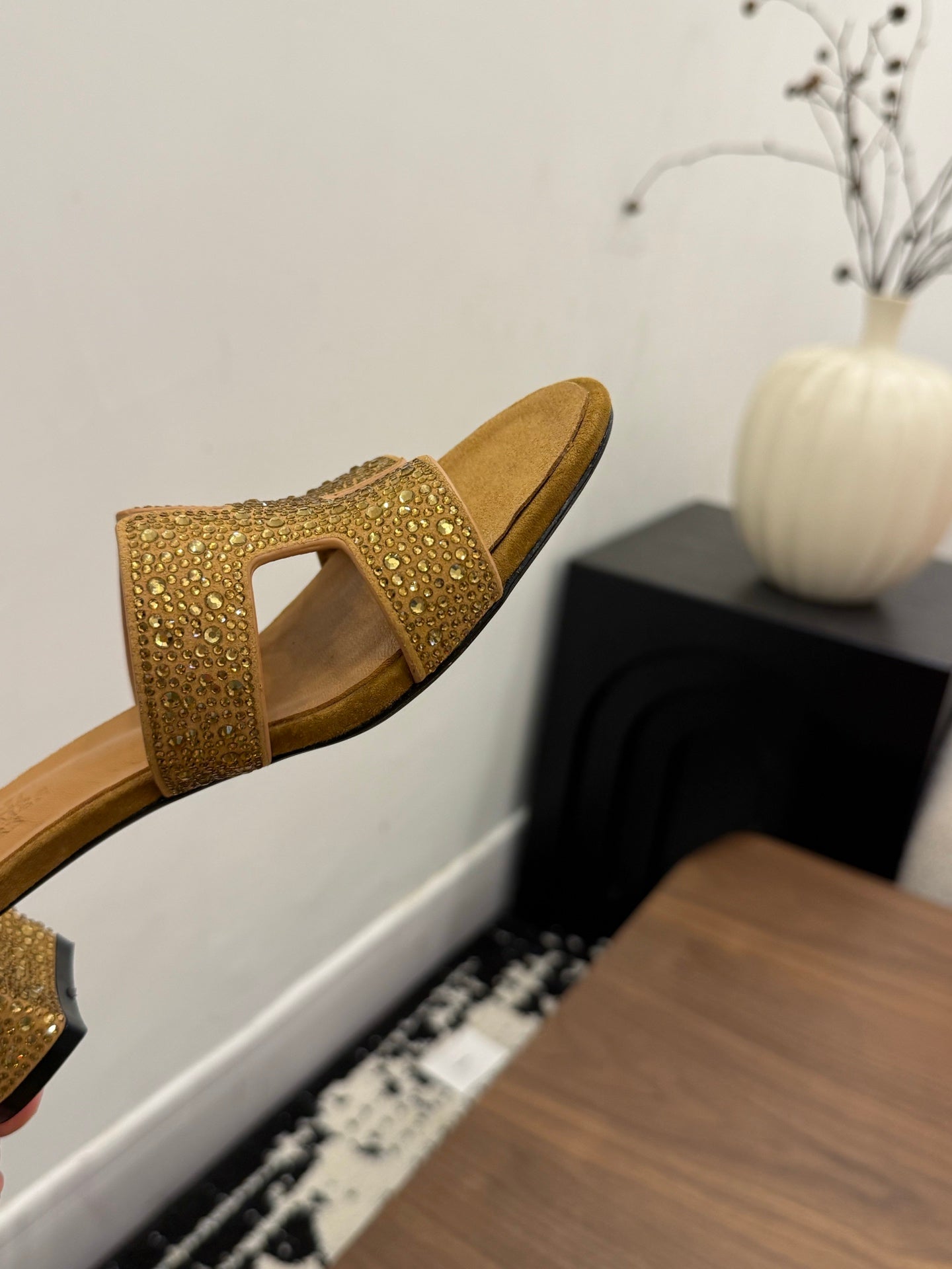 HM 26S OASIS SANDAL IN GOLDEN BROWN SUEDE WITH CRYSTALS