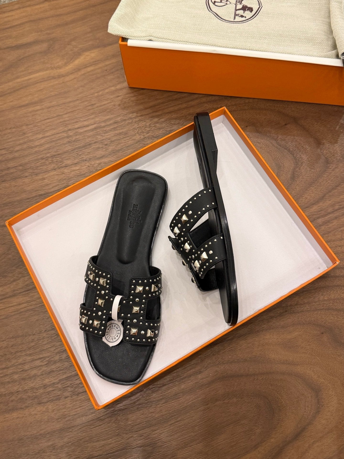 HM 26S ORAN STUDDED SANDALS IN BLACK CALFSKIN