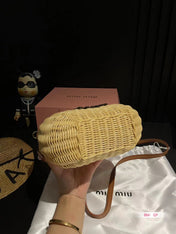 WANDER 25 WICKER BAG IN TAN/CARAMEL RATTAN