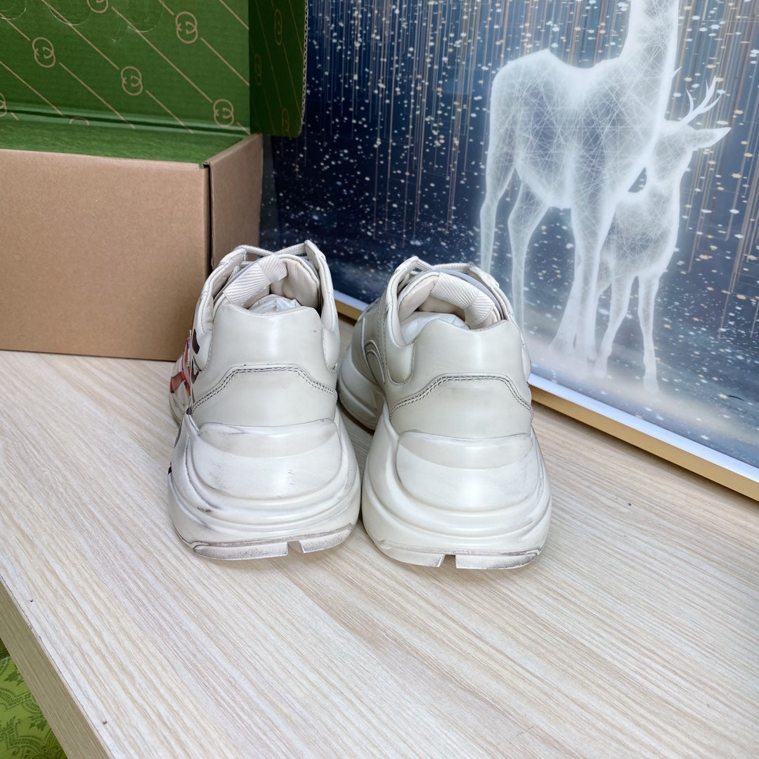 GG COUPLE TRAINER WHITE CALFSKIN WITH LIP ICON
