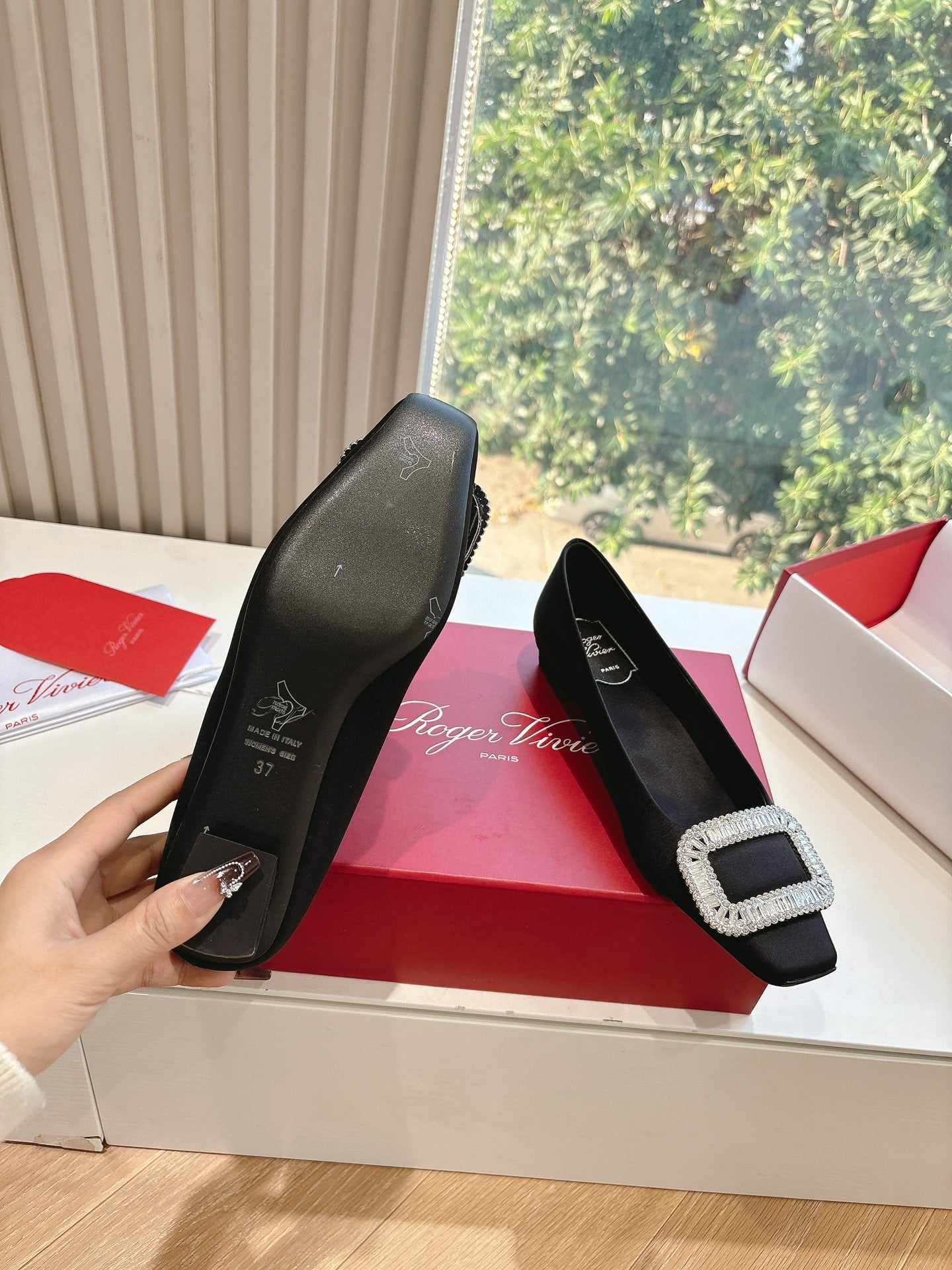 BELLE VIVIER BALLERINAS IN BLACK SILK