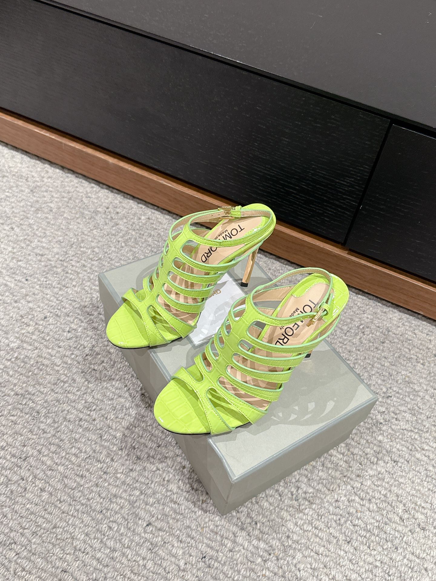 HIGH SANDAL 10 CM IN PEAR GREEN CALFSKIN