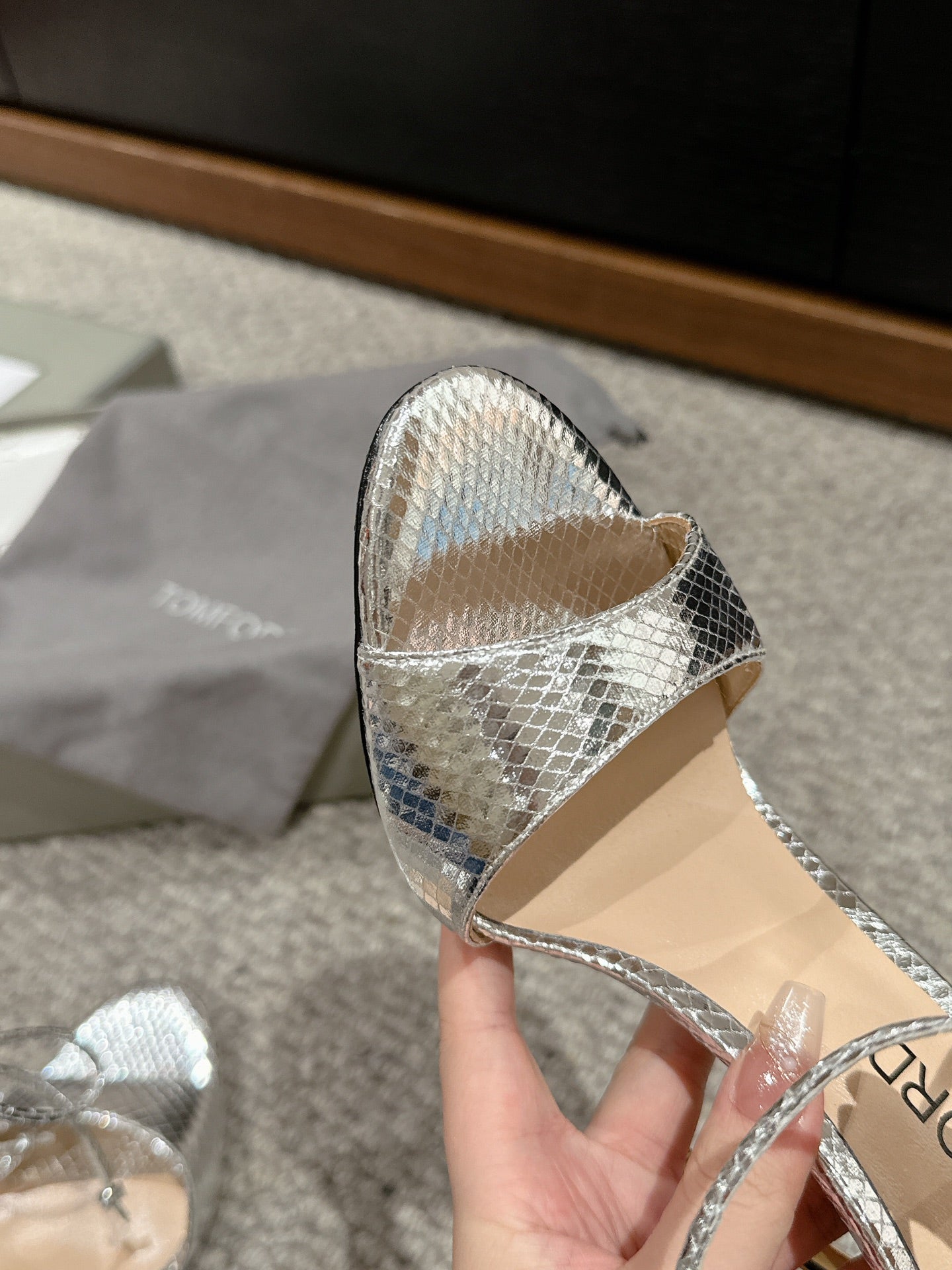 HIGH HEEL 10 CM SANDAL IN SILVER CALFSKIN 684362