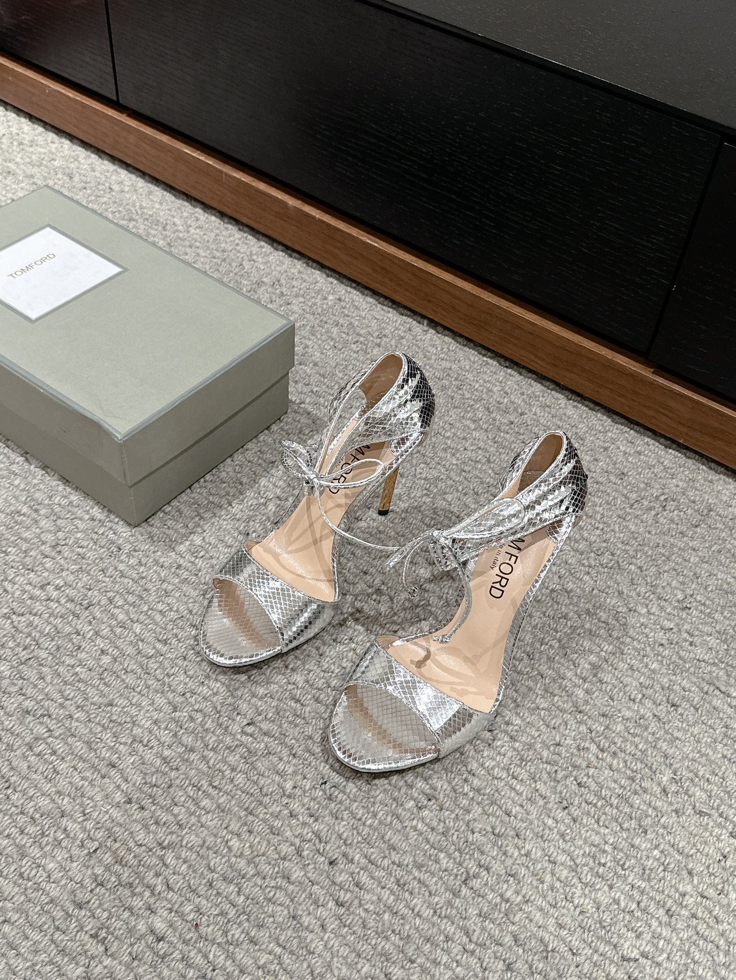 HIGH HEEL 10 CM SANDAL IN SILVER CALFSKIN 684362